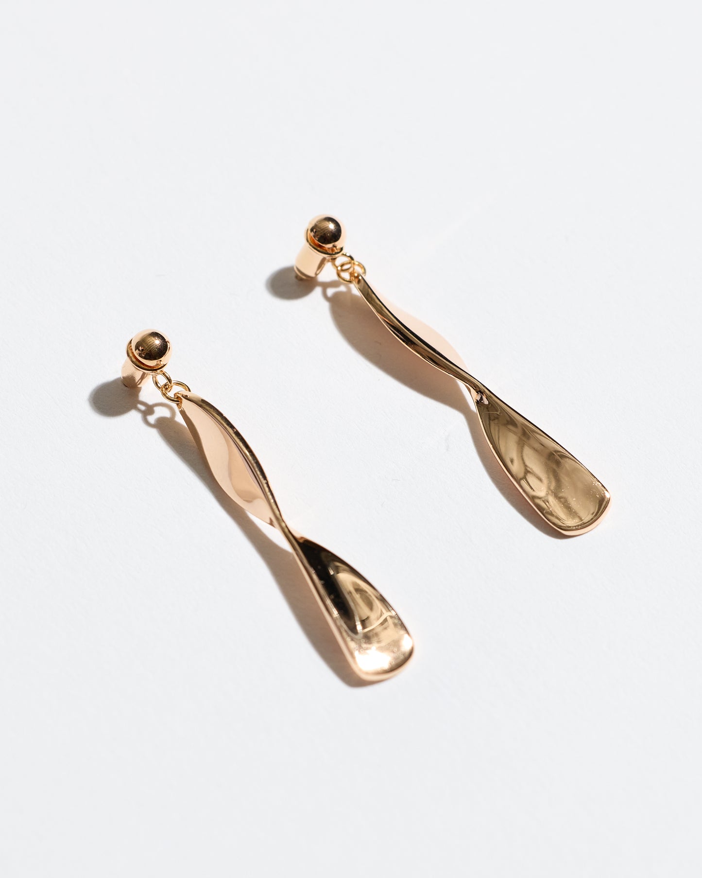 Winding Taper Earrings