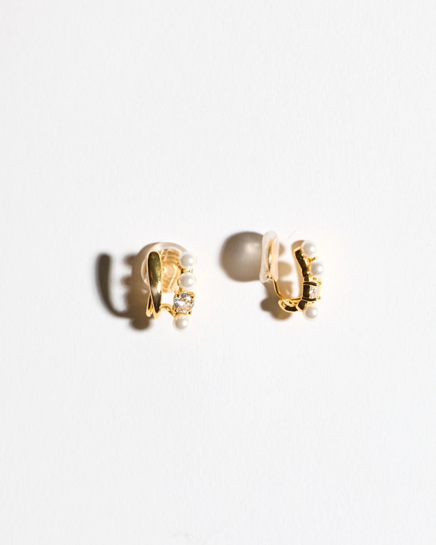 Asymmetric Pearl Clip-on Earrings